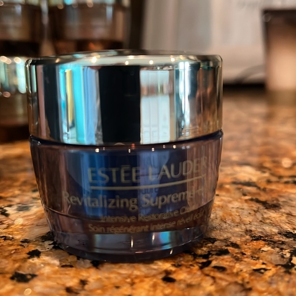 Estee Lauder revitalizing supreme+ set (you get all) - Picture 5 of 8